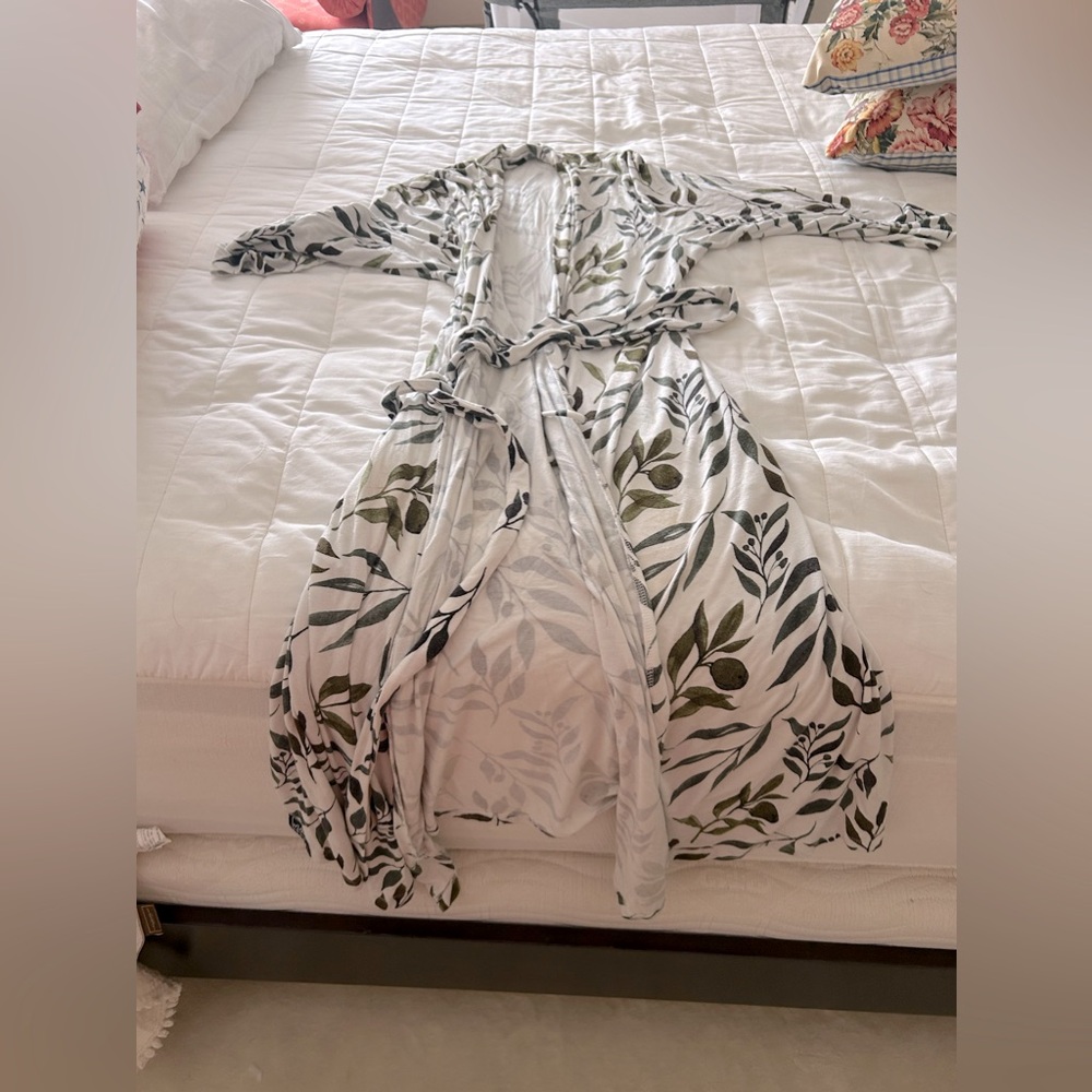 Milkmaid Goods Robe -Olive Branch Print